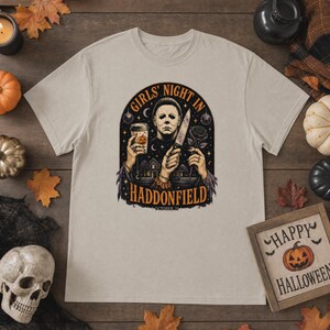 Tjejkväll i Haddonfield Michael Myers skräcktröja eller sweatshirt Heavyweight Unisex Crewneck T-shirt | Gildan® 5000 - Sand
