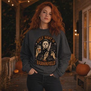Tjejkväll i Haddonfield Michael Myers skräcktröja eller sweatshirt Classic Unisex Crewneck Sweatshirt | Gildan® 18000 - Dark Heather