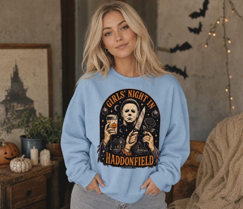 Tjejkväll i Haddonfield Michael Myers skräcktröja eller sweatshirt Classic Unisex Crewneck Sweatshirt | Gildan® 18000 - Light Blue