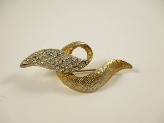 Vintage Brooch, Rhinestone Curl Twist Pin Fashion