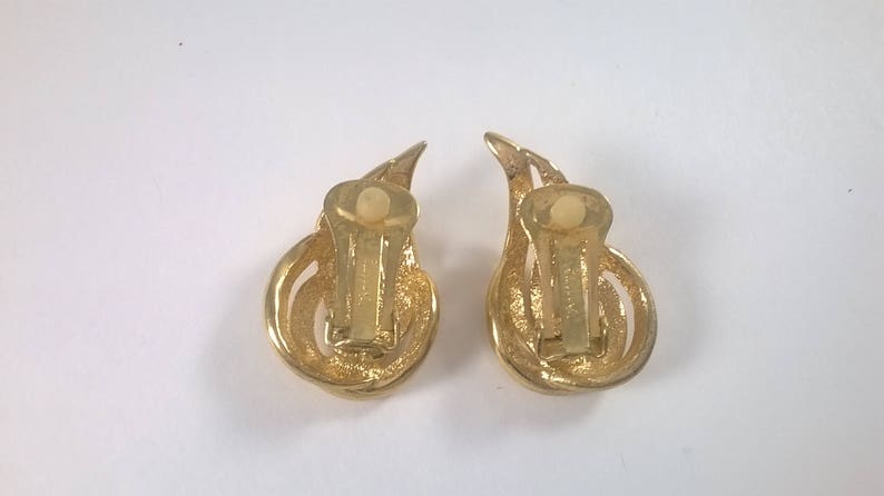Clip On Gold Chunky Curl Summer Fashion 1960s Vendome Earrings