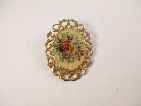 Needlepoint Flower Brooch,  Small Oval Pin Floral… - image 1
