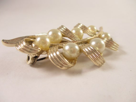 Leaf Pearl Brooch , Vintage Gold Tone Curl Leaves… - image 4