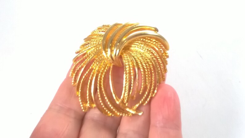 Large Gold Brooch Pin Vintage Round Feathered Jewelry Brooch 1980s