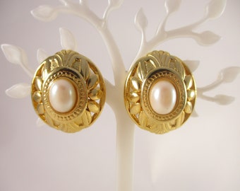 Vintage Pearl Gold Earrings, Golden Oval  Frameed Bridal Clip Earrings - 1980s Fashion Jewelry