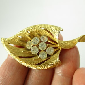 Broche vintage feuille d&#39;or, épingle à bijoux tendance automne feuille strass transparent des années 1970