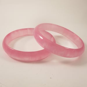 Set of 2 Matching Bangles , Pink Pearly  Fun Fashion Plastic 80s , Vintage Mod Fashion Jewelry 1980&#39;s