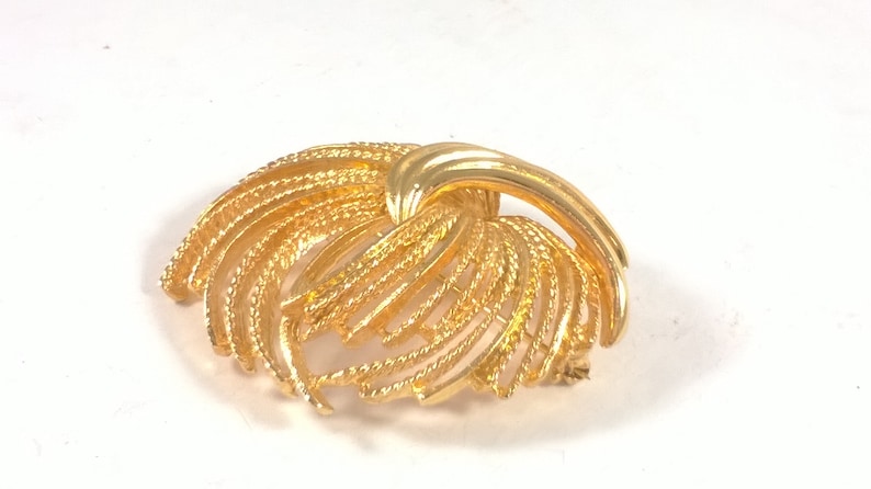Large Gold Brooch Pin Vintage Round Feathered Jewelry Brooch 1980s
