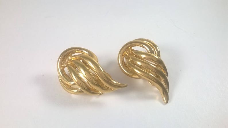 Clip On Gold Chunky Curl Summer Fashion 1960s Vendome Earrings