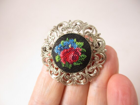 Needlepoint Flower Brooch,  Red Roses Round Pin F… - image 2