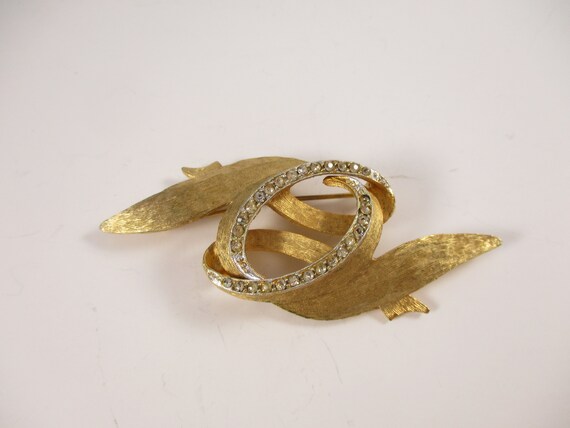 Vintage Brooch, Rhinestone Curl Twist Pin Fashion