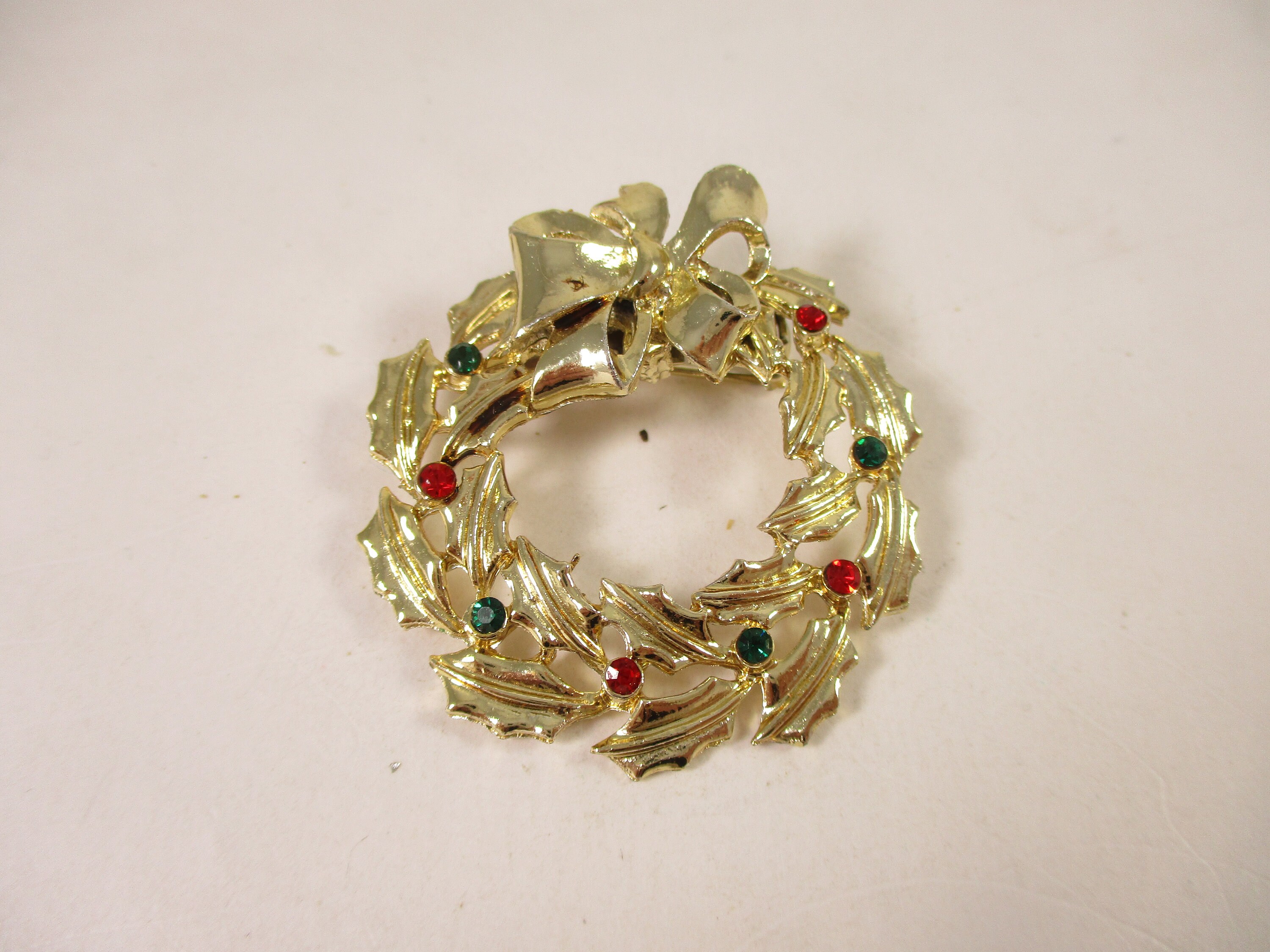 Broche Carrée Dorée Avec Strass Rouges - Bijou Occasion, Sans Marque