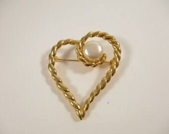 Vintage Heart Gold Brooch, Pearl Love Heart Pin, Fall Fashion Jewellery