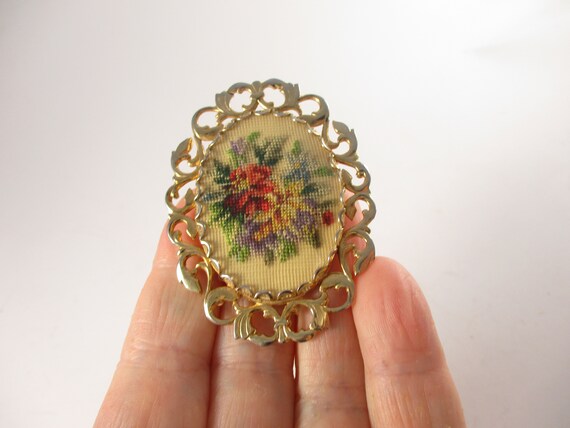Needlepoint Flower Brooch,  Small Oval Pin Floral… - image 4