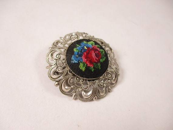 Needlepoint Flower Brooch,  Red Roses Round Pin F… - image 3