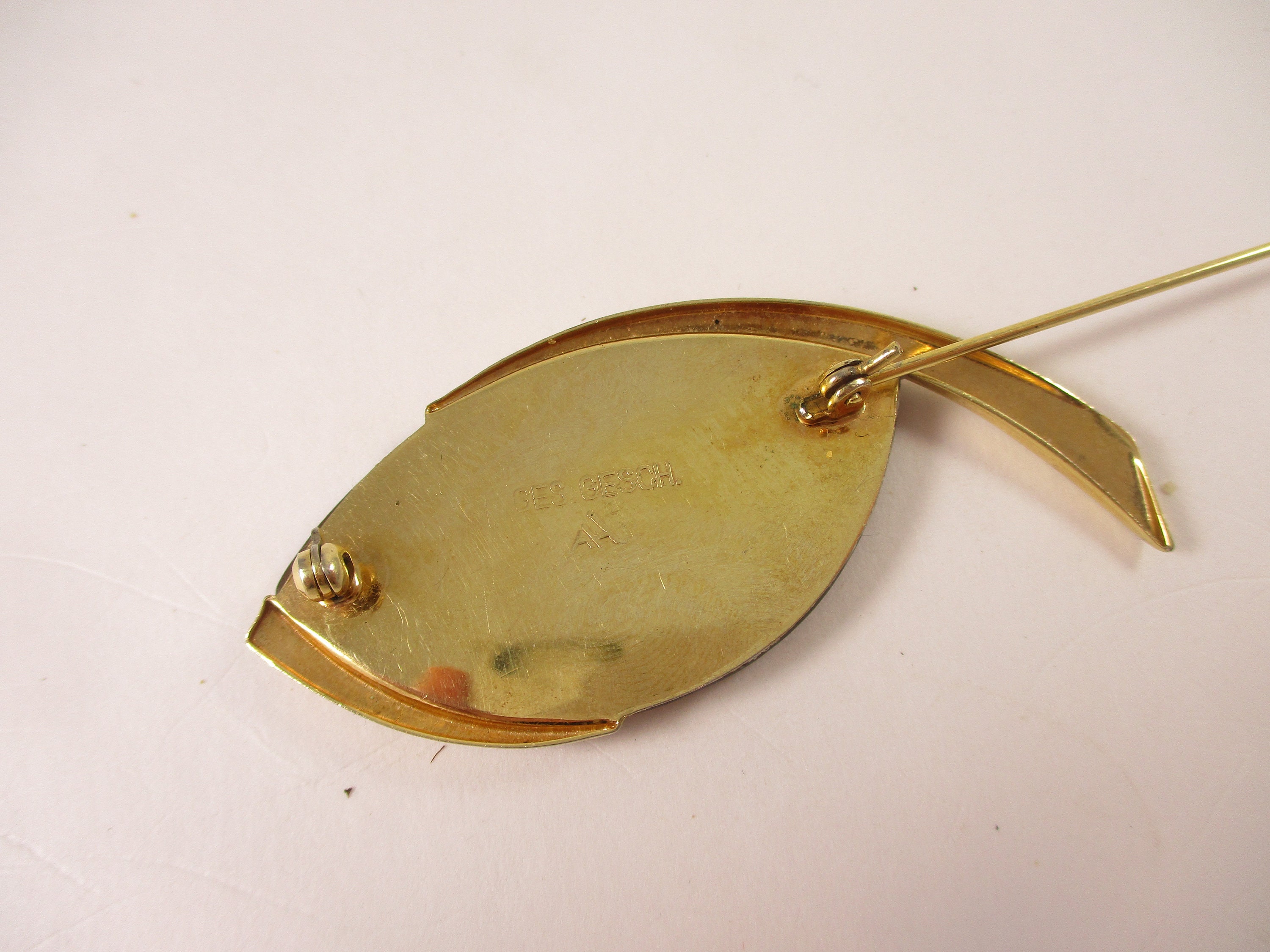 Broche Vintage Vague En Métal Doré Et Nacre - Occasion