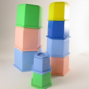 Vintage Plastic toy stacking cups 9 colourful animal cups educational bath toys