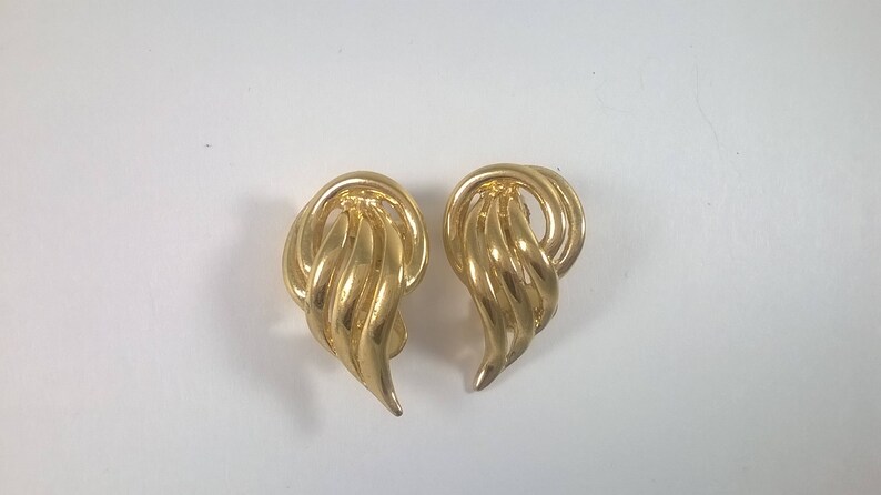 Clip On Gold Chunky Curl Summer Fashion 1960s Vendome Earrings