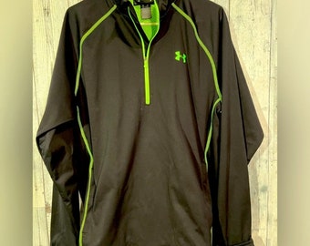 Mens Under Armour black/ green 1/2 zip pullover.