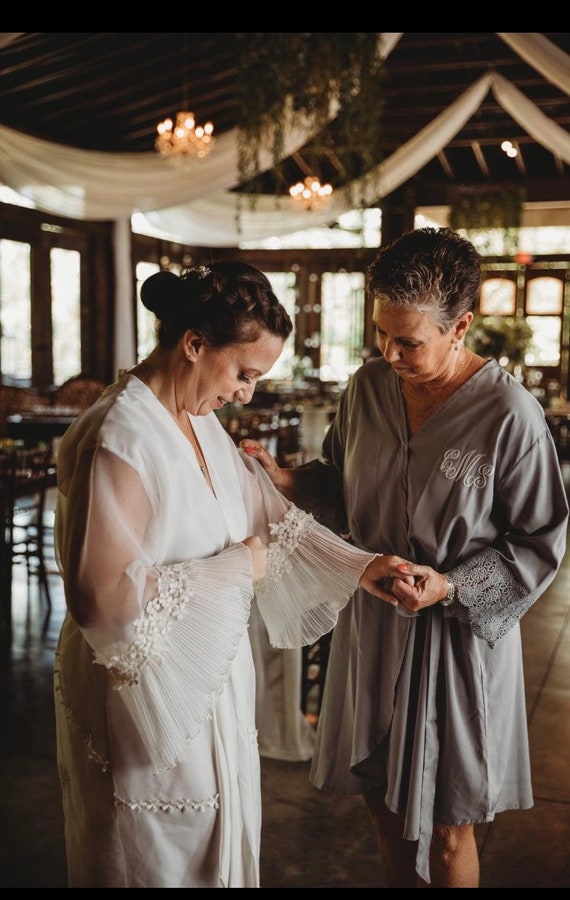 Bata de kimono satinado para novia reutilizada de vestido de novia hecha a medida regalo de recuerdo para ella regalo de reliquia lenceria nupcial sostenible Etsy Espana