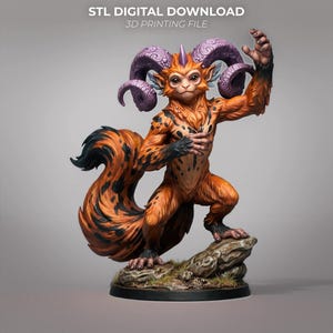 Miniatuurbestand van een gehoornde aap, fantasievol primatenwezen, mythisch ramhoornfiguurtje, 3D-printbestand van hars