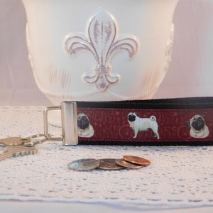 Pulsera de llavero hecha con cinta inspirada en el perro Pug