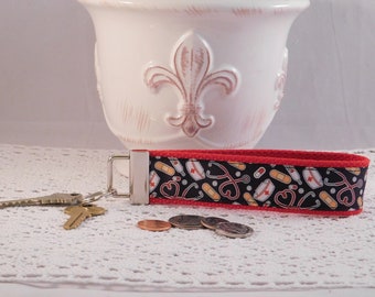 Llavero Wristlet Hecho con cinta inspirada enfermera