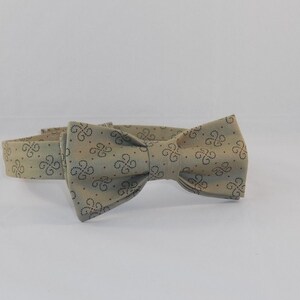 Tan Men&#39;s Adjustable Bowtie Made To Look Like a Traditional Tied Bowtie
