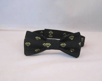 Men's Adjustable Bow Tie Made With Black And Gold Diamond Pattern Fabric And Hook And Loop