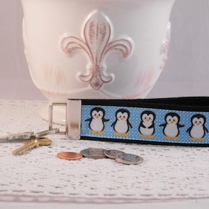 Pulsera de llavero hecha con cinta inspirada en pingüinos