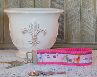 Porte-clés au poignet en ruban rose inspiré du lama