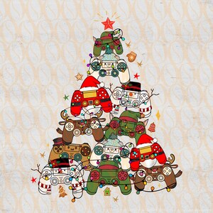 Op de afbeelding: Een grafische illustratie van een kerstboom opgebouwd uit diverse videogamecontrollers. De controllers zijn versierd met kerstmutsen, rendiergeweien en sneeuwman-elementen, allemaal omwikkeld met kleurrijke kerstverlichting.