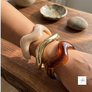3-Piece Resin Wave Bangle Bracelet Set | Minimalist Wavy Cuff Stack | Modern Statement Wrist Accessories for Everyday Wear