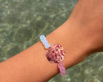 Scallop charm bracelet