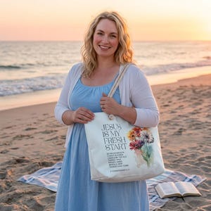 Christelijke weekendtas, Jezus is mijn nieuwe start reistas 2 Korintiërs 5:17 Bloemen retraite tas cadeau | Bijbeltekst tas lichtblauw met roze bloemen