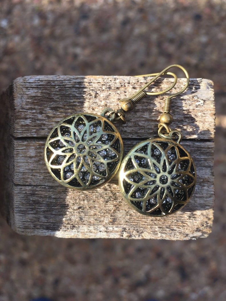 Free Shipping Front Flower Cutout Bronze Tone Etched Flower Center Earrings Beautifully Etched Flower back #72 Center Crystals