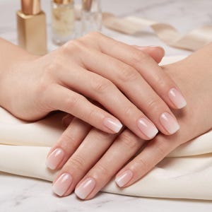 Krótkie, kwadratowe paznokcie francuskie ombre, sztuczne paznokcie Baby Boomer w mleczno-biało-różowym kolorze, zestaw do klejenia Clean Girl, prezent ślubny