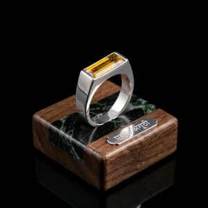 Siegelring aus 925er Sterlingsilber mit gelbem Turmalin, Unisex, modernes minimalistisches Herrenschmuckstück, ideales Geschenk zum Jahrestag