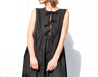 Mouwloze linnen jurk met strikbandjes en rok met ruches GEMMA • OFFON CLOTHING