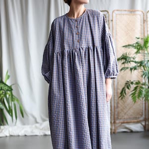 Vestido extragrande de cuadros seersucker con capota azul GRETA • OFFON CLOTHING
