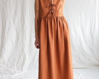 Mouwloze geruite jurk met seersucker en strikken GEMMA • OFFON CLOTHING