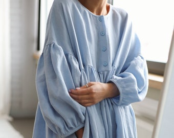Vestido oversize de lino azul cielo con mangas voluminosas GRETA • OFFON CLOTHING