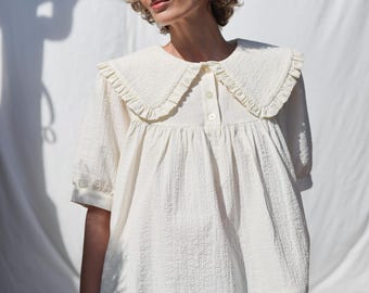 Camicetta con colletto puritano OLIVIA in cotone seersucker • di OFFON CLOTHING