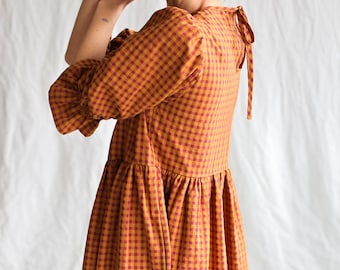 Losse jurk met seersuckerruit en volumineuze pofmouwen NINA - Handgemaakt door OFFON