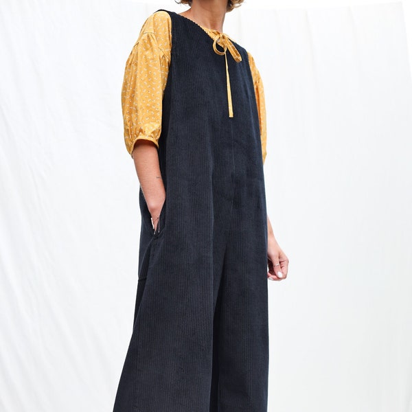 Ärmelloser oversized Cord-Jumpsuit • AUSON CLOTHING