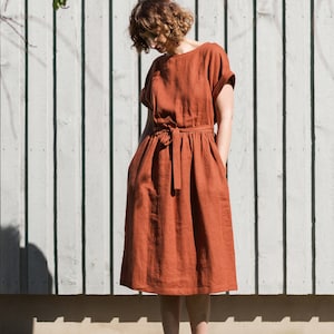 Linen short sleeve tie belt dress in redwood / OFFON CLOTHING