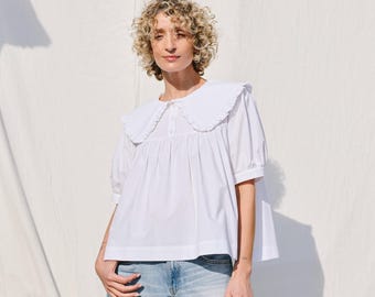 Chemisier blanc à col puritain en coton bio • Haut d'été à manches courtes • Vêtements femme durables par OFFON