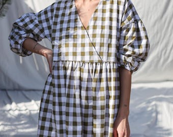 V-neck puffy sleeves dress in seersucker checks • OFFON CLOTHING