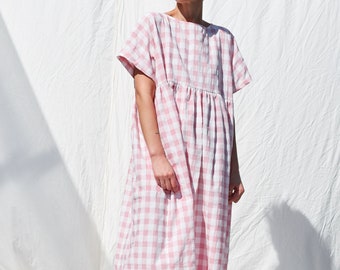 Robe oversize rose à carreaux en seersucker SILVINA • OFFON CLOTHING