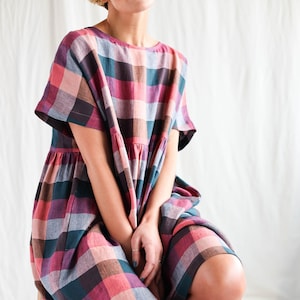 Oversize linen dress in checks SILVINA OFFON CLOTHING image 2
